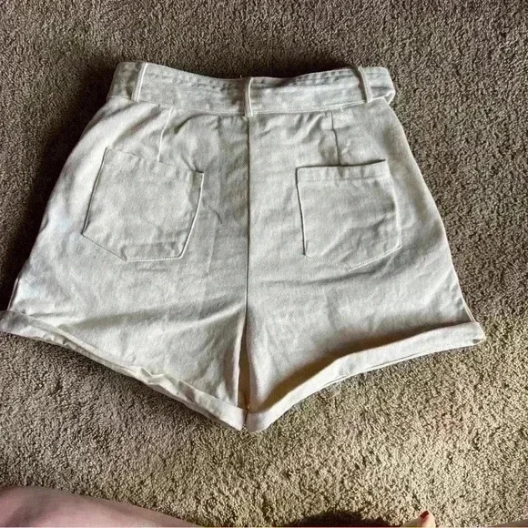 Charlie Holiday Women White Cream Shorts 6 With Matching Belt - Picture 4 of 4